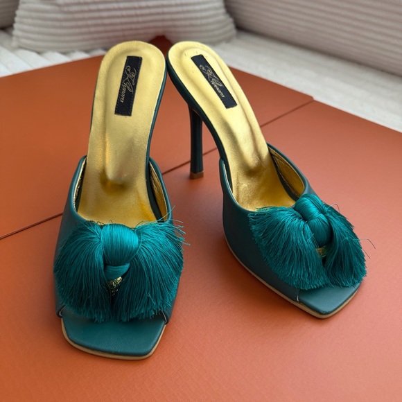 Ukrainian Designer Handmade Green Leather Heels with Tassel Bow Detail - Picture 8 of 8